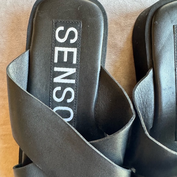 SENSO Black Criss-Cross Slides - Picture 3 of 7